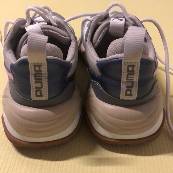 ⭐️ Puma Sneakers ⭐️ - Picture 3 of 6